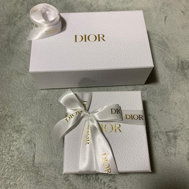 Christian Dior(クリスチャンディオール)のDIOR 空箱　ラッピング済み　小箱 インテリア/住まい/日用品のオフィス用品(ラッピング/包装)の商品写真