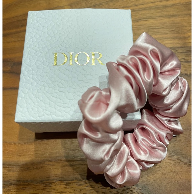 Christian Dior(クリスチャンディオール)のDior シュシュ　新品未使用 レディースのヘアアクセサリー(ヘアゴム/シュシュ)の商品写真