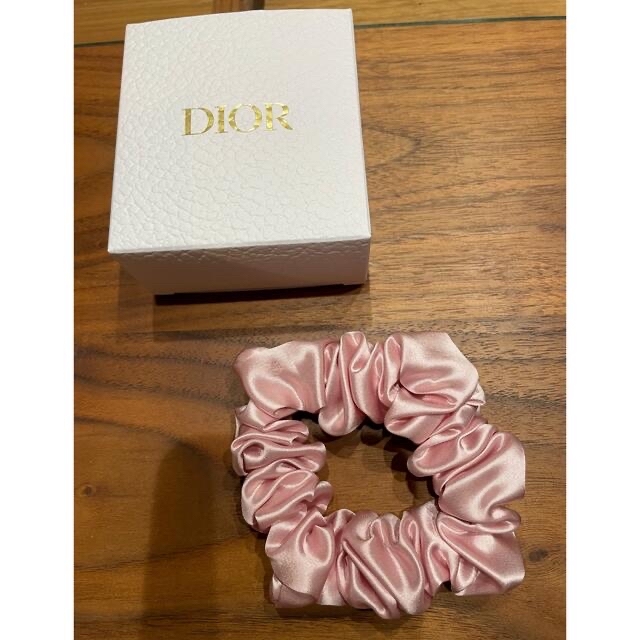 Christian Dior(クリスチャンディオール)のDior シュシュ　新品未使用 レディースのヘアアクセサリー(ヘアゴム/シュシュ)の商品写真