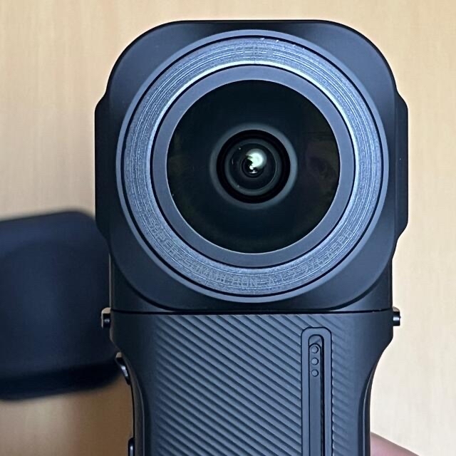 【最終価格】Insta360 ONE RS 1-INCH 360 +自撮り棒2本 スマホ/家電/カメラのカメラ(コンパクトデジタルカメラ)の商品写真