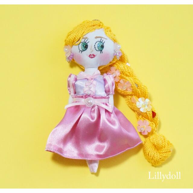 再々再販　Lilly doll ドールチャーム　ラプンツェルモチーフ ハンドメイドのアクセサリー(チャーム)の商品写真