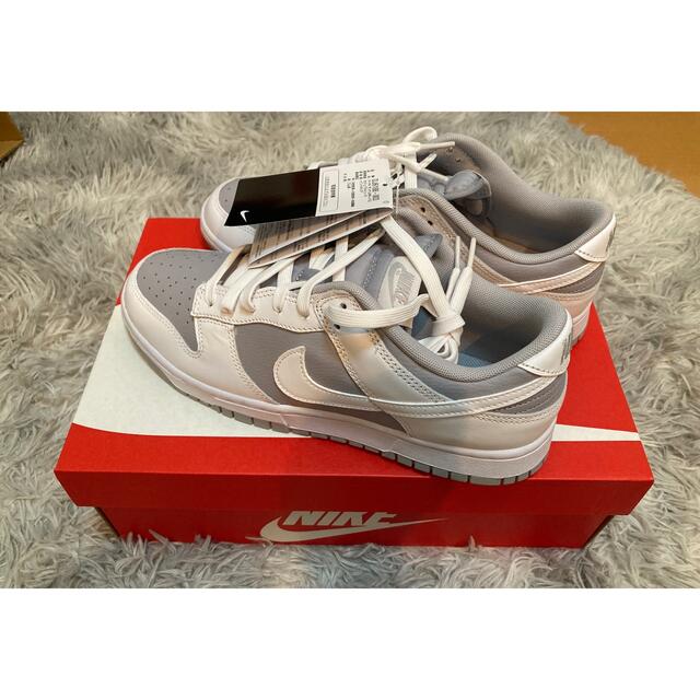 NIKE(ナイキ)のNIKE WOLF GREY WHITE ダンク グレー  DJ6188-003 メンズの靴/シューズ(スニーカー)の商品写真