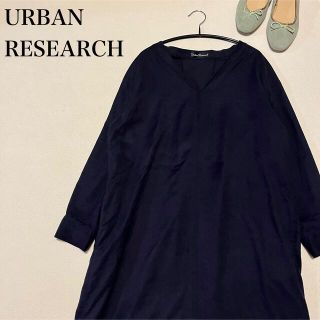 アーバンリサーチ(URBAN RESEARCH)のURBAN RESEARCH フェイクスウェードVネックワンピース　紺　スリット(ひざ丈ワンピース)