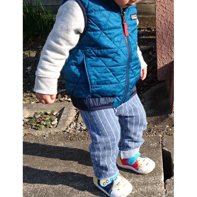 patagonia(パタゴニア)のパタゴニア ダウンベスト キッズ/ベビー/マタニティのキッズ服男の子用(90cm~)(ジャケット/上着)の商品写真