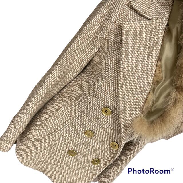 INDIVI(インディヴィ)のINDIVI  インディヴィ　シルク混　FOXファー付ダブルブレストジャケット レディースのジャケット/アウター(毛皮/ファーコート)の商品写真
