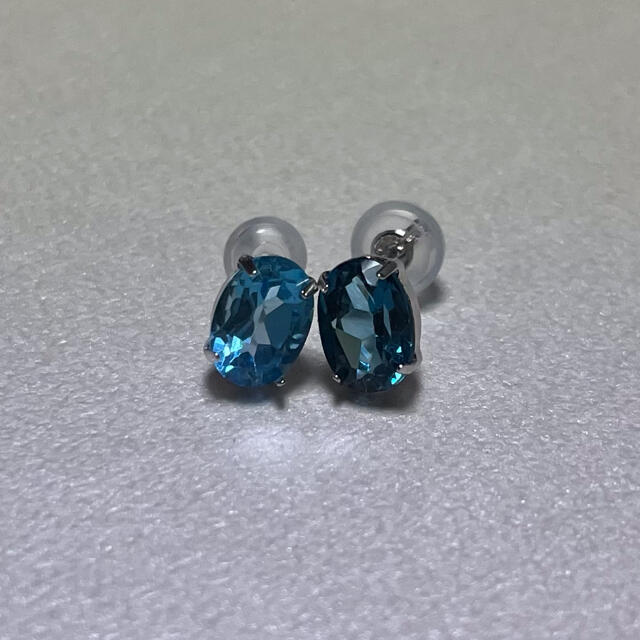 UNISEX S/M ロンドンブルートパーズピアス プラチナ5mm×7mm ロンドン