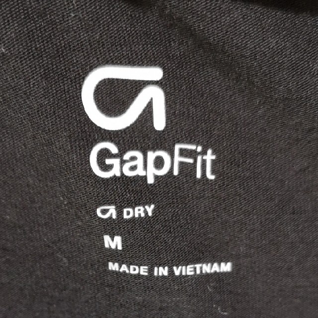 GAP fit  カットソー　黒　シルバーラメ　130〜140 キッズ/ベビー/マタニティのキッズ服女の子用(90cm~)(Tシャツ/カットソー)の商品写真