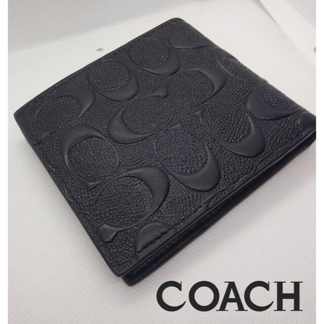 COACH(コーチ)のCOACH高級感有りコーチ小銭入れ有りブラックエンボスシグネチャーコンパクト財布 メンズのファッション小物(折り財布)の商品写真