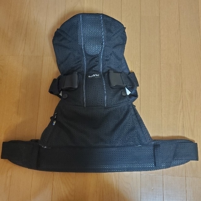 BABYBJORN(ベビービョルン)のベビービョルン　ONE  KAI Air メッシュ+防寒カバー キッズ/ベビー/マタニティの外出/移動用品(抱っこひも/おんぶひも)の商品写真