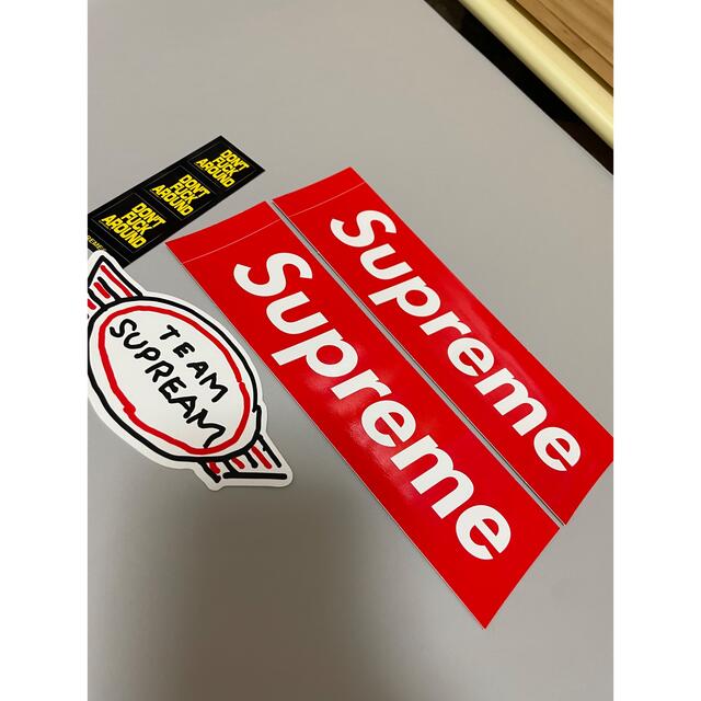 Supreme(シュプリーム)のシュプリーム　ステッカー　4枚セット　supreme 手書き風 自動車/バイクのバイク(ステッカー)の商品写真