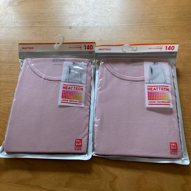 UNIQLO(ユニクロ)のユニクロ　ヒートテック　2個　140cm キッズ/ベビー/マタニティのキッズ服女の子用(90cm~)(下着)の商品写真