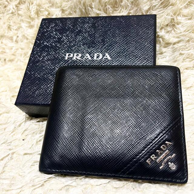 PRADA(プラダ)の【極美品】プラダ 折財布 コンパクト サフィアーノレザー 金具 黒 2MO738 メンズのファッション小物(折り財布)の商品写真