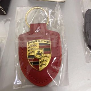 ポルシェ(Porsche)のPORSCHEポルシェ　キーホルダー レッド(メンテナンス用品)