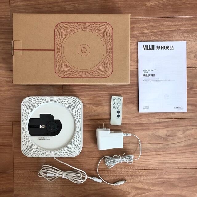 MUJI (無印良品)(ムジルシリョウヒン)のラズベリー様：無印良品　壁掛式ＣＤプレーヤー(2021年製CPD-4) スマホ/家電/カメラのオーディオ機器(ポータブルプレーヤー)の商品写真