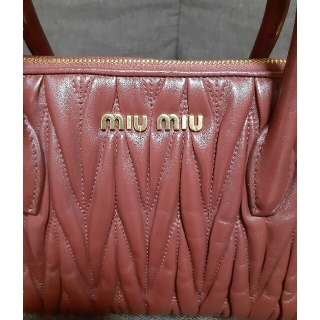 miumiu(ミュウミュウ)のmiu miu　マテラッセ　ショルダーバッグ レディースのバッグ(ショルダーバッグ)の商品写真