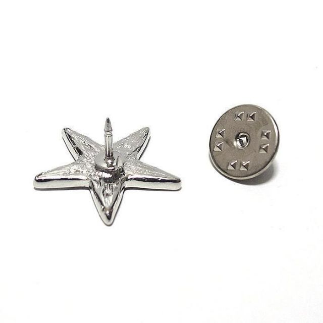 ラペルピン★ピンズ　スター　星　シルバー　20x20mm　pin-0725 メンズのアクセサリー(その他)の商品写真