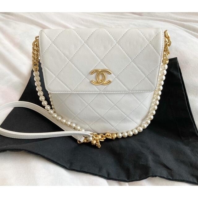 CHANEL(シャネル)のみく様専用♡シャネル　CHANEL  2021年春夏　スモールホーボーバッグ レディースのバッグ(ショルダーバッグ)の商品写真