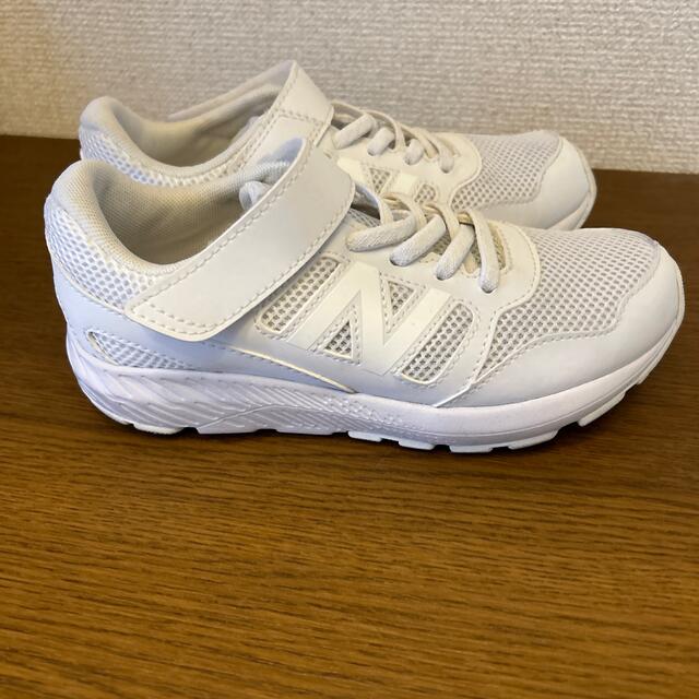 New Balance(ニューバランス)のニューバランス👟キッズ👟ジュニア用😊美品💖真っ白 キッズ/ベビー/マタニティのキッズ靴/シューズ(15cm~)(スニーカー)の商品写真