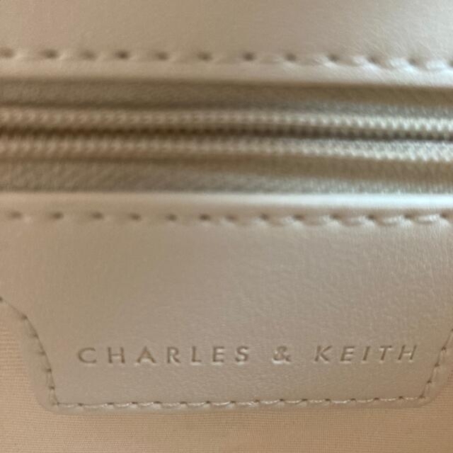 Charles and Keith(チャールズアンドキース)のチャールズアンドキース　白ショルダーバッグ レディースのバッグ(ショルダーバッグ)の商品写真