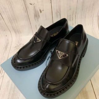 プラダ ハイブランド ローファー/革靴(レディース)の通販 4点 | PRADA