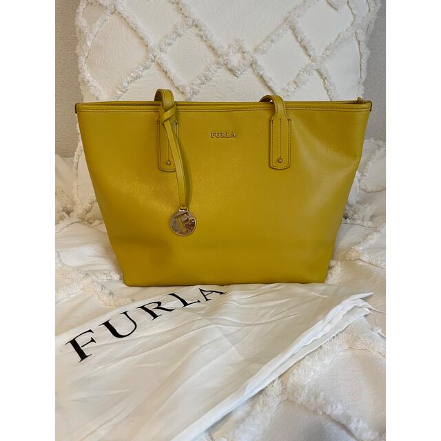 FURLA トートバッグ　イエロー26cmよこ