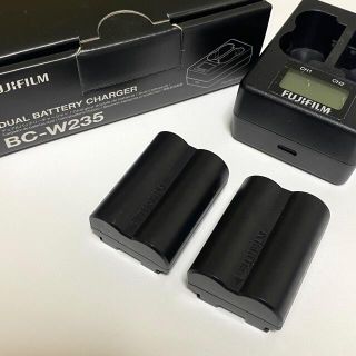 フジフイルム(富士フイルム)の富士フィルム 純正充電器BC-W235とNP-W235 2個セット(バッテリー/充電器)