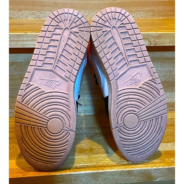 NIKE(ナイキ)のエアジョーダン1MID クリムゾンティント　最安値最終値下げ メンズの靴/シューズ(スニーカー)の商品写真
