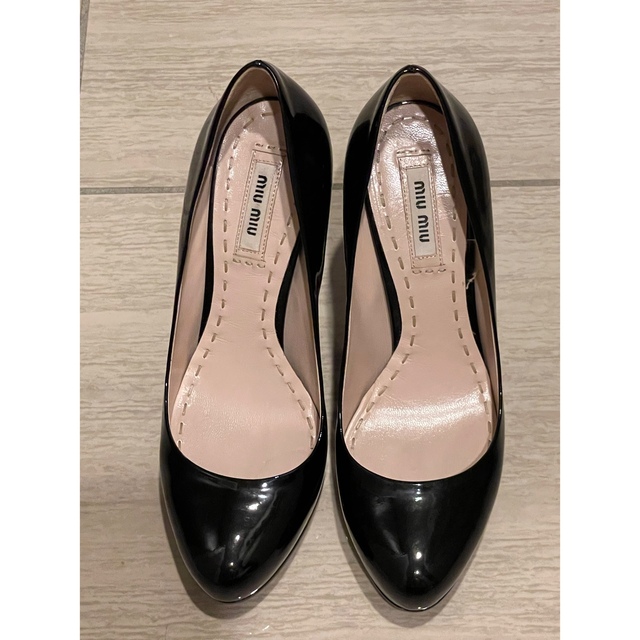 miu miu エナメル ハイヒール 黒色 美品 36ハーフ(23・5cm miu miu エナメル ハイヒール 黒色 美品 36ハーフ(23・5cm