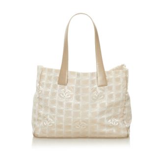 シャネル トラベルラインの通販 2,000点以上 | CHANELを買うならラクマ