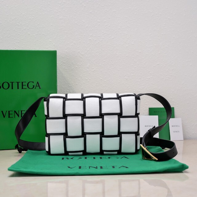 新品同様 Bottega Veneta - ボッテガ ヴェネタ イントレチャート