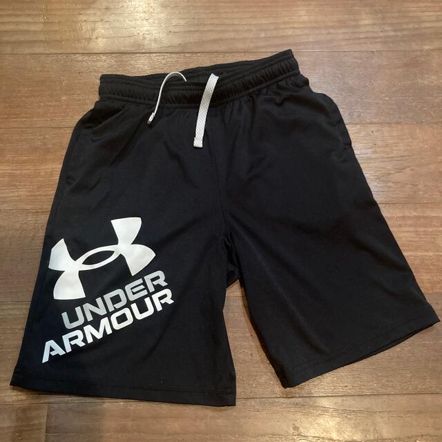 UNDER ARMOUR(アンダーアーマー)のアンダーアーマーハーフパンツ　150cm キッズ/ベビー/マタニティのキッズ服男の子用(90cm~)(パンツ/スパッツ)の商品写真