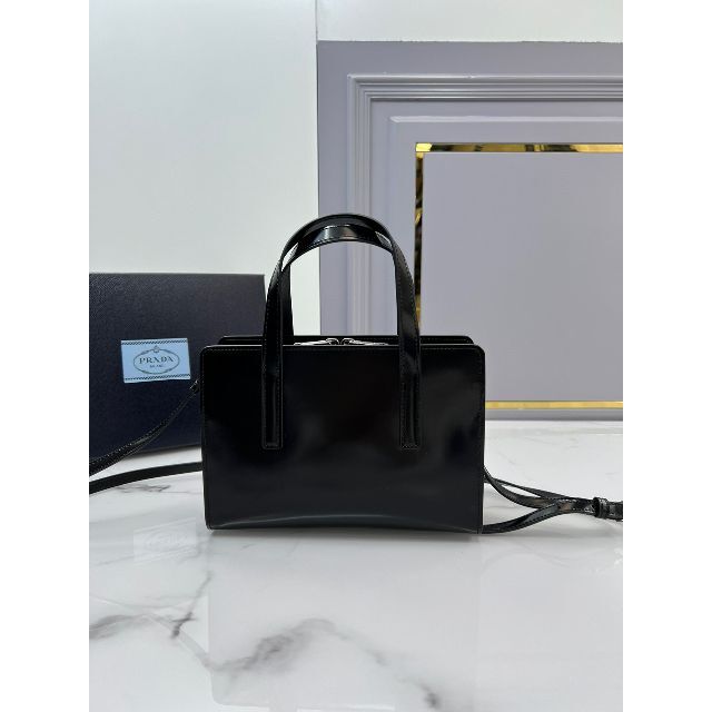 ＊PRADA＊Re-Edition 1995 ブラッシュドレザー ミニハンドバッグ プラダ Re-Edition 1995 ブラッシュドレザー ミニハンドバッグ