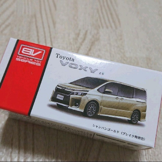 トヨタ(トヨタ)のToyota VOXY シャンパンゴールドブレイク特別色 PULLBACKCAR エンタメ/ホビーのおもちゃ/ぬいぐるみ(ミニカー)の商品写真