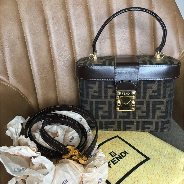 美品 FENDI ズッカ ダイヤルロック 2WAY バニティ ハンドバッグ www ...