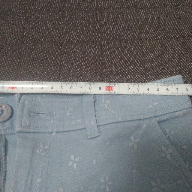 anySiS(エニィスィス)のエニィシス パンツ 水色約38×77センチ レディースのパンツ(カジュアルパンツ)の商品写真