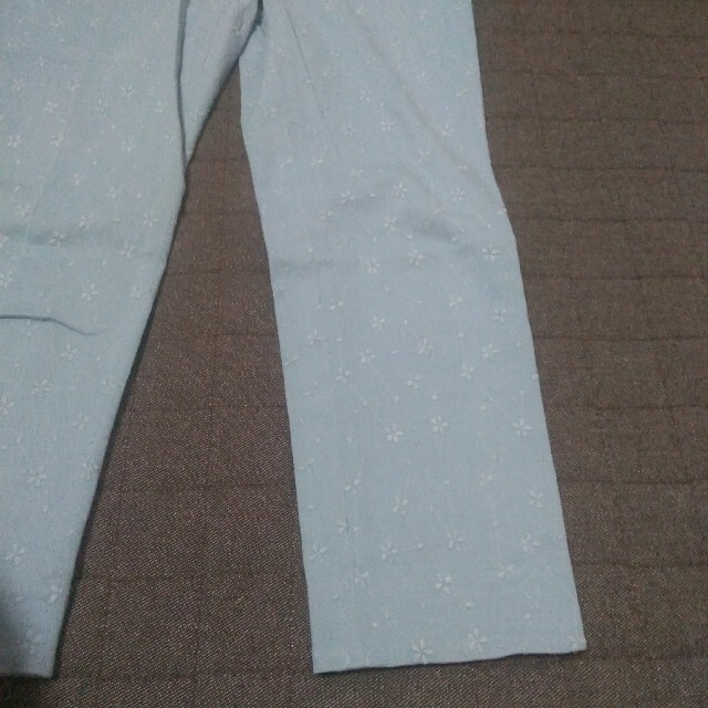 anySiS(エニィスィス)のエニィシス パンツ 水色約38×77センチ レディースのパンツ(カジュアルパンツ)の商品写真