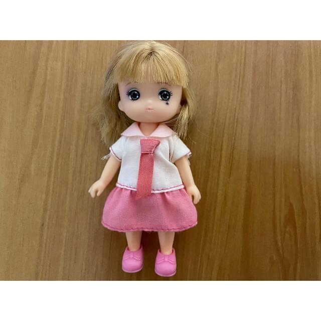 Takara Tomy - リカちゃんの妹 ミキちゃんとランドセルのセット Takara Tomy - リカちゃんの妹 ミキちゃんとランドセルのセット