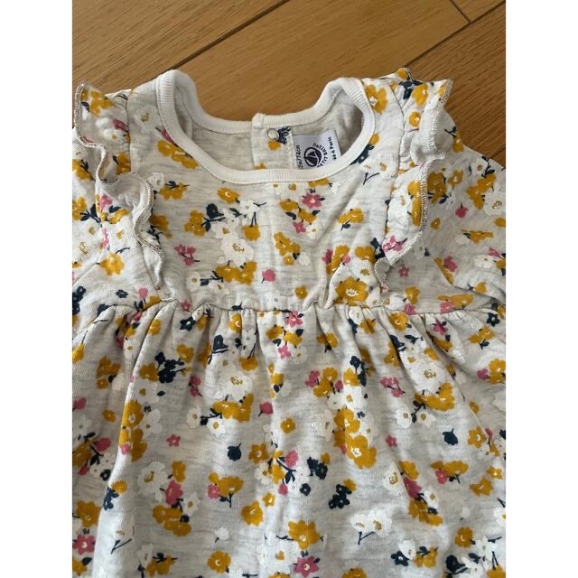 PETIT BATEAU(プチバトー)のプチバトー　花柄ワンピース　12m/74cm キッズ/ベビー/マタニティのベビー服(~85cm)(ワンピース)の商品写真