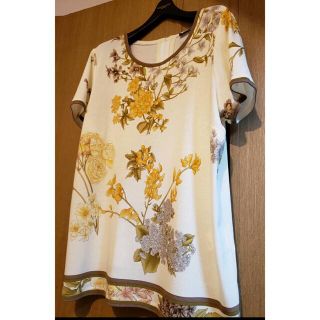 レオナール Tシャツ(レディース/半袖)の通販 100点以上 | LEONARDの 独特の素材 LEONARD レオナール M バック金ボタン コットントップス 半袖カットソー Tシャツ/カットソー(半袖/袖なし)