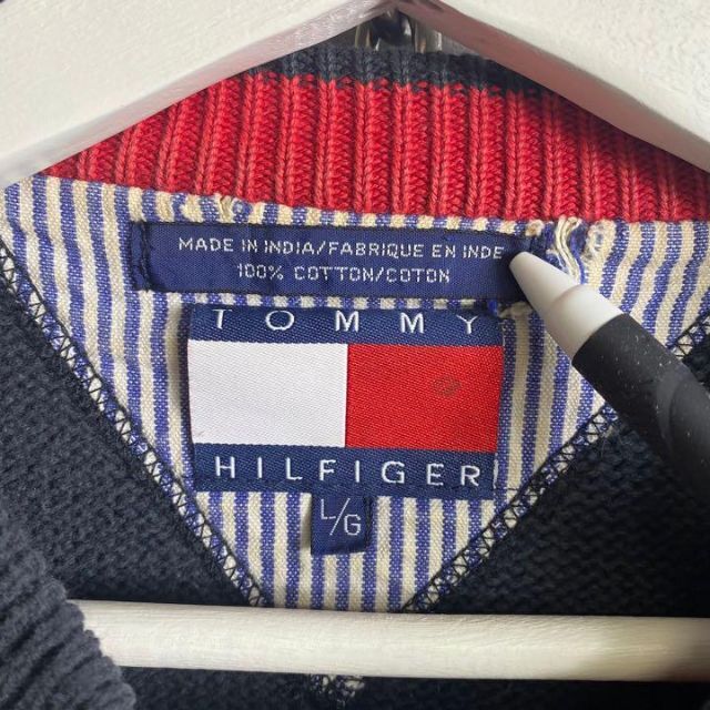 TOMMY HILFIGER(トミーヒルフィガー)のトミーヒルフィガー 90s ワンポイントニット 厚手 黒 ブラック セーター メンズのトップス(ニット/セーター)の商品写真