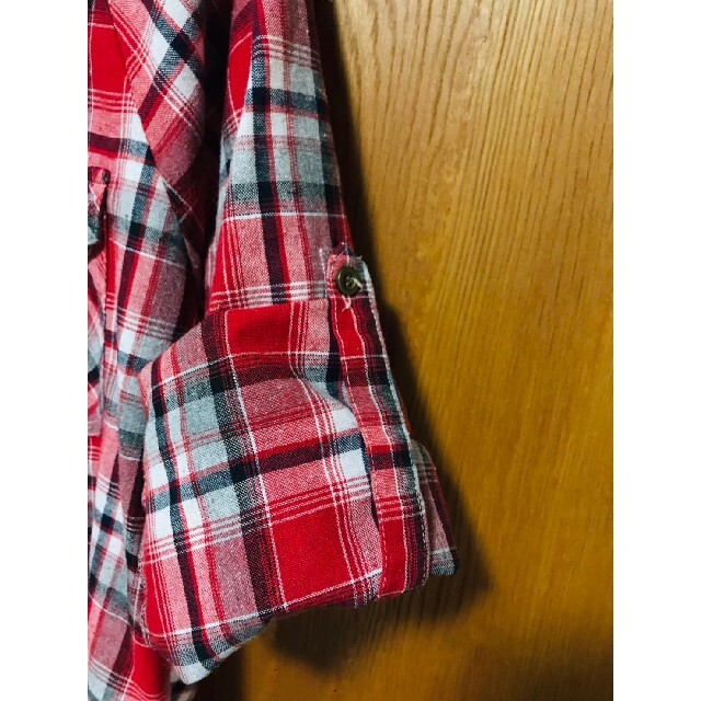 CECIL McBEE(セシルマクビー)のCECIL Mc BEE  赤色 長袖 シャツ ブラウス 羽織 レディースのトップス(シャツ/ブラウス(長袖/七分))の商品写真