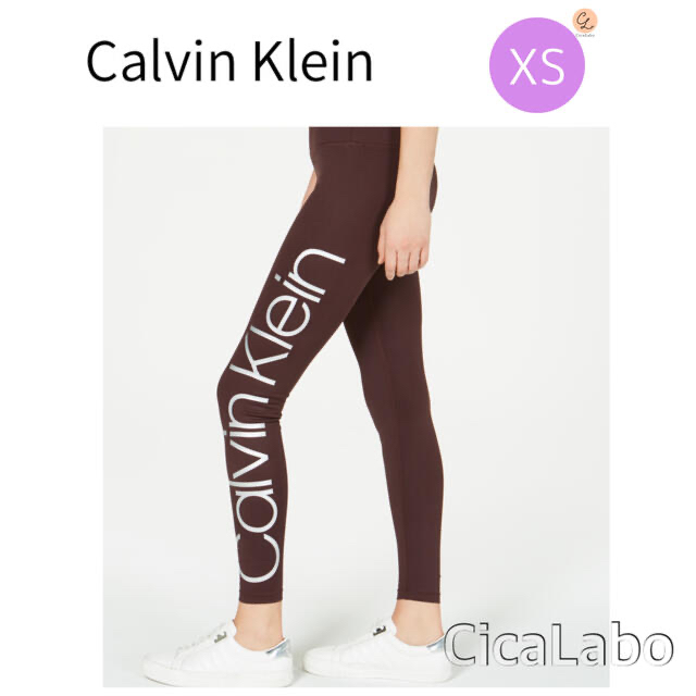 Calvin Klein(カルバンクライン)の【新品】カルバンクライン ジャンボ ロゴ レギンス ワイン XS レディースのレッグウェア(レギンス/スパッツ)の商品写真