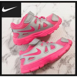 ナイキ(NIKE)のNIKE♡蛍光ピンクスニーカー　12㌢美品(スニーカー)