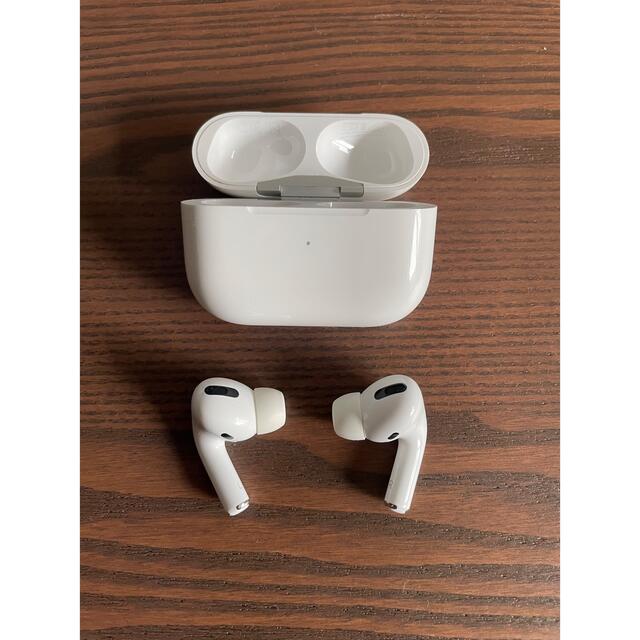 Apple(アップル)のAirPods Pro 第1世代(イヤホンのみ2022.09末に新品交換済み) スマホ/家電/カメラのオーディオ機器(ヘッドフォン/イヤフォン)の商品写真