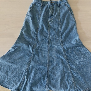 ジーユー(GU)のロング　デニムロングスカート　Mサイズ　ブルー　GU　中古品(ロングスカート)