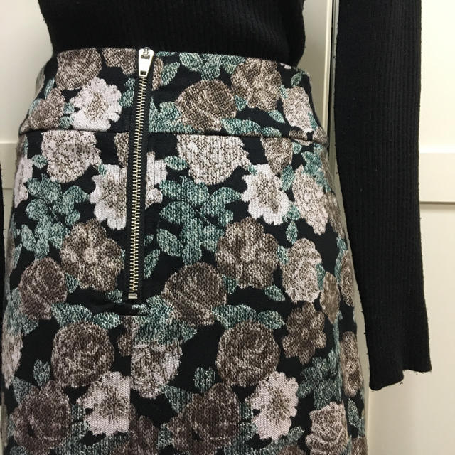 moussy(マウジー)のMOUSSY 花柄 ひざ下ロング丈スカート レディースのスカート(ロングスカート)の商品写真