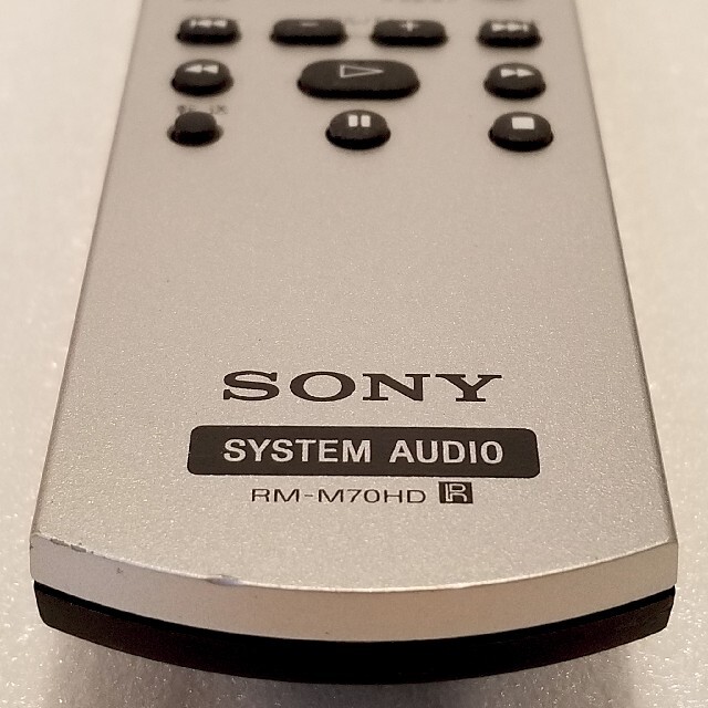 SONY(ソニー)のSONY　ネットジューク用リモコン　RM- M70HD　シルバー スマホ/家電/カメラのオーディオ機器(その他)の商品写真