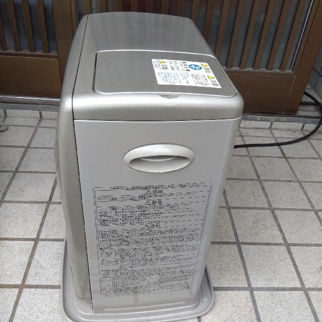 コロナ - コロナ石油ファンヒーター2012年製品の通販 by やまさんです コロナ - コロナ石油ファンヒーター2012年製品の通販 by やまさんです