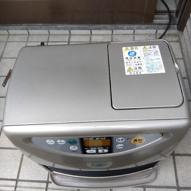 コロナ - コロナ石油ファンヒーター2012年製品の通販 by やまさんです コロナ - コロナ石油ファンヒーター2012年製品の通販 by やまさんです