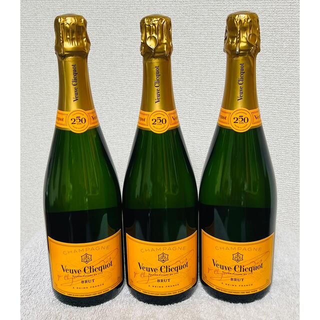 【バラ様専用】Veuve Clicquot/ヴーヴクリコイエローラベル750ml 食品/飲料/酒の酒(シャンパン/スパークリングワイン)の商品写真